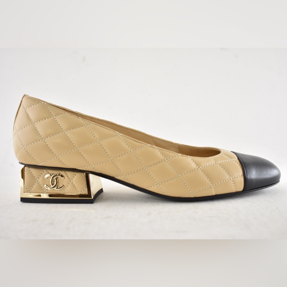 Chanel 24B Beige Lambskin Quilted Black Cap CC Logo Gold Block Heel Pumps 37.5 - Picture 2 of 16